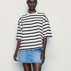 ZARA BLACK AND CREAM STRIPED SHORT SLEEVED T-SHIRT/SWEATSHIRT